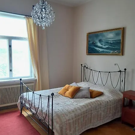 Kaellgard Bed and Breakfast *